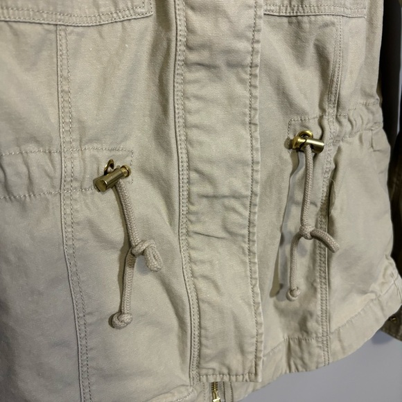 H&M Divided Beige Light Jacket - Size 10 - Picture 9 of 9